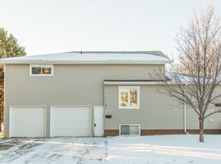 1207 2nd St SW, Mandan, ND 58554