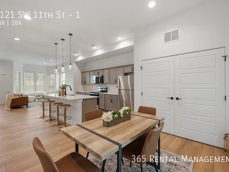 1121 SW 11th St #1 — Photo 12