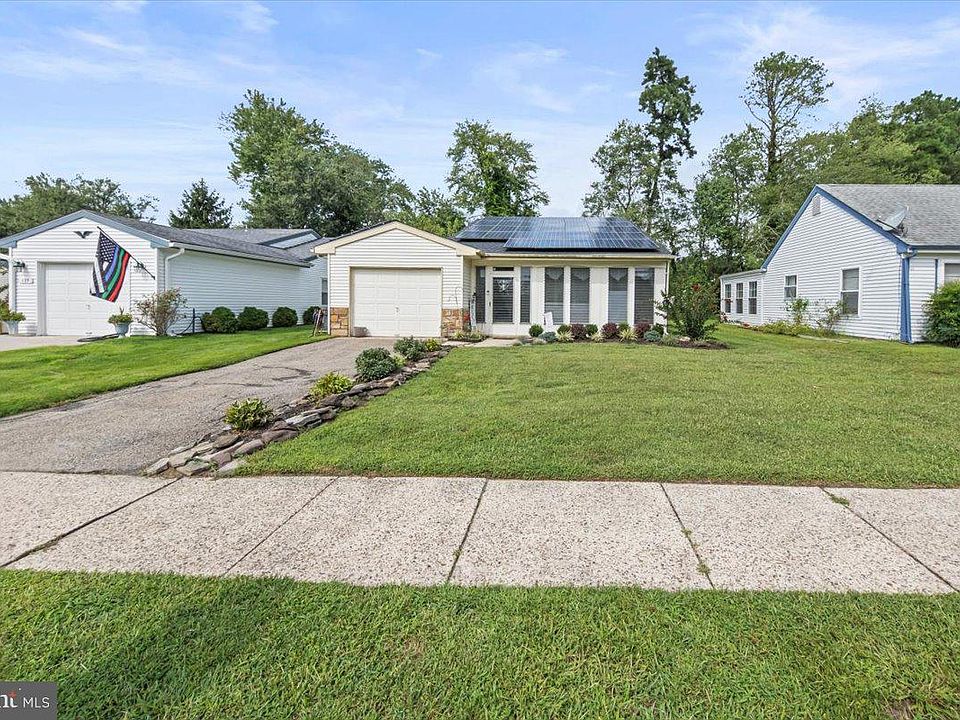 1st image of 139 Huntington Dr