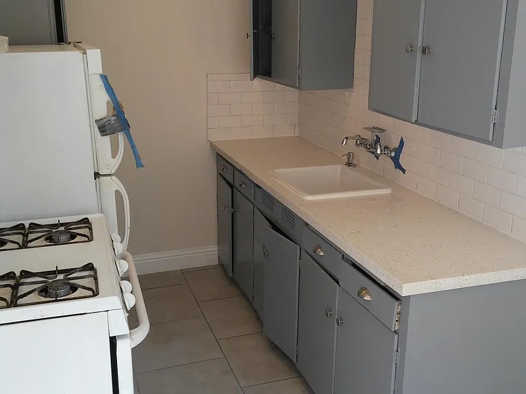 805 Howard St — Photo 3