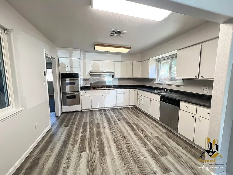 7733 Mary Lou Way — Photo 3