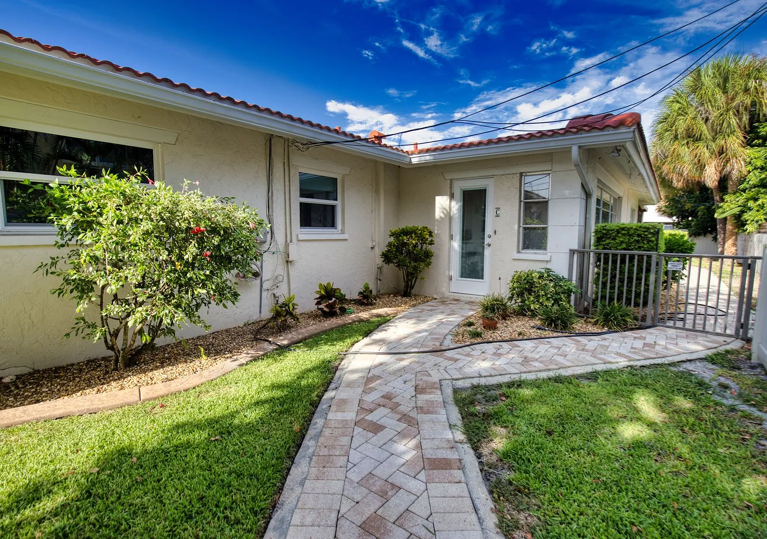 Seasonal Short-Term Condo located in Downtown Venice Island! — Photo 3