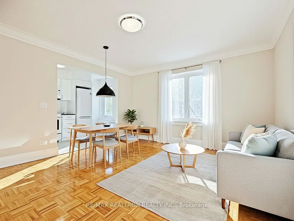 394 Avenue Rd #202