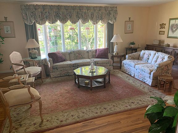Living Room.jpg