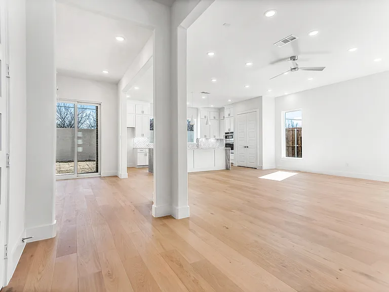 917 Protea St — Photo 14