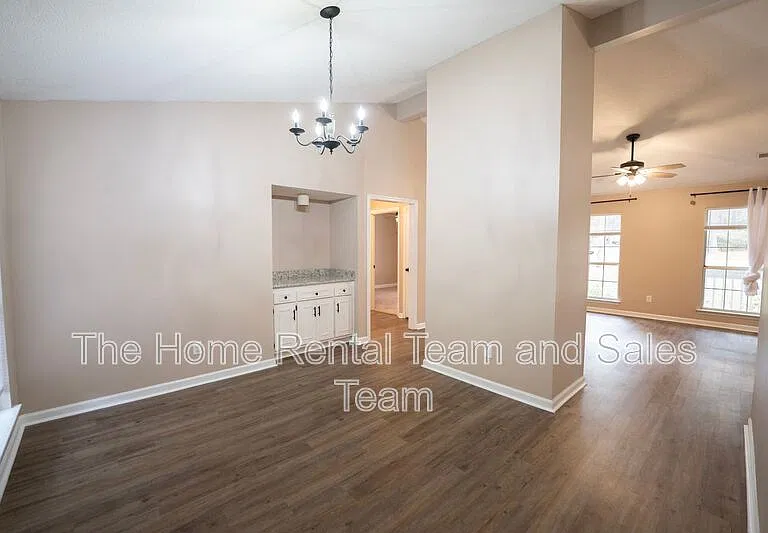 428 Floyd Cir — Photo 7