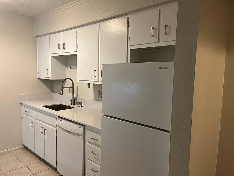 2025 NW Hickory Ln #7 — Photo 3