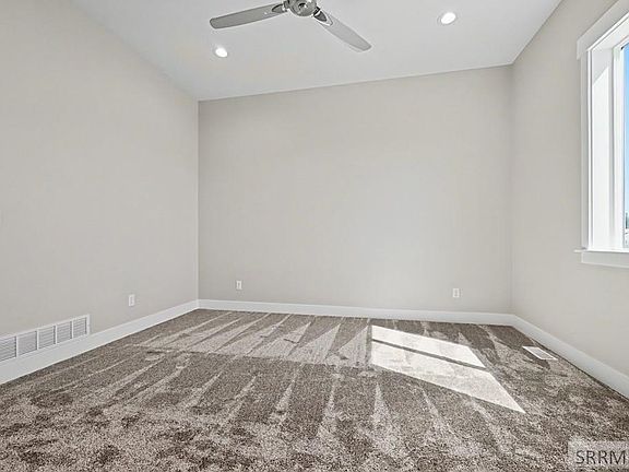 4th image of 477 Spruce Way