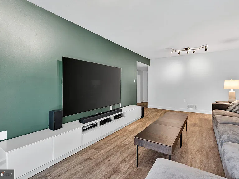 11131 Saffold Way — Photo 17
