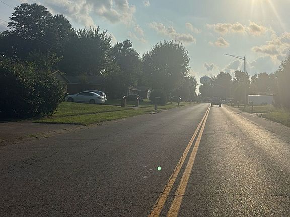 5th image of 420 E Lexington Rd