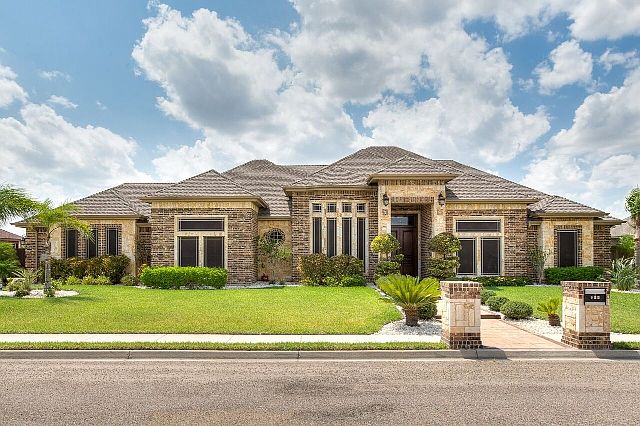 1st image of 923 Pigeon Dr