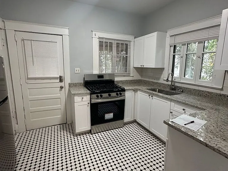 708 E Hollywood St — Photo 15