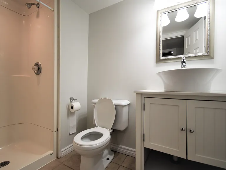 19 A College Cres #BASEMENT — Photo 11