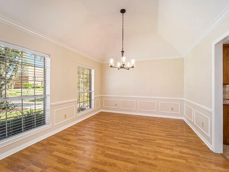 15214 Park Estates Ln — Photo 6