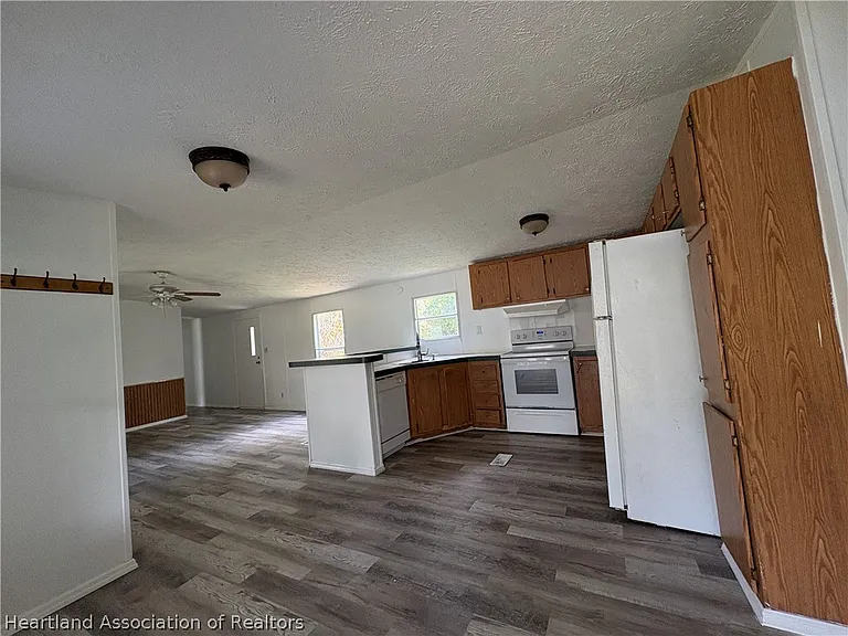 6635 Old Orchard Ave — Photo 2