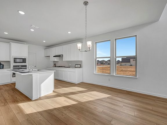 4th image of 2913 Classical Dr