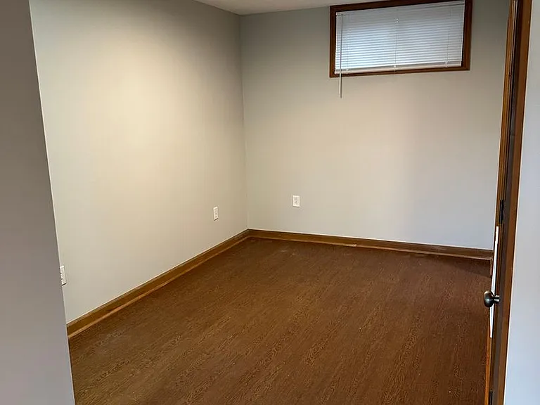 196-200 Whitson Dr — Photo 12