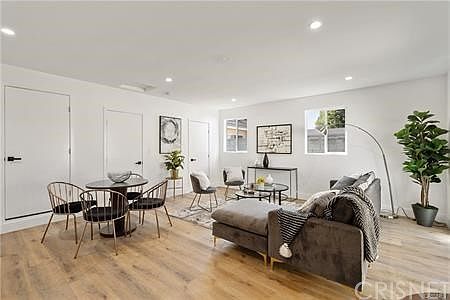 4th image of 15533 1/2 Wyandotte St #1/2