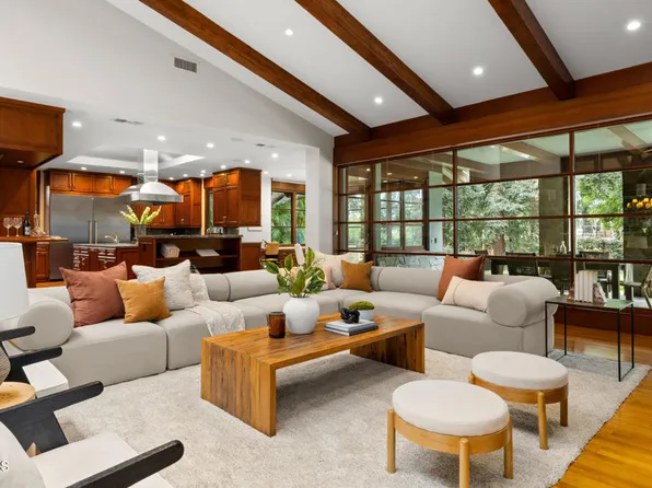 921 Chapea Rd, Pasadena, CA 91107