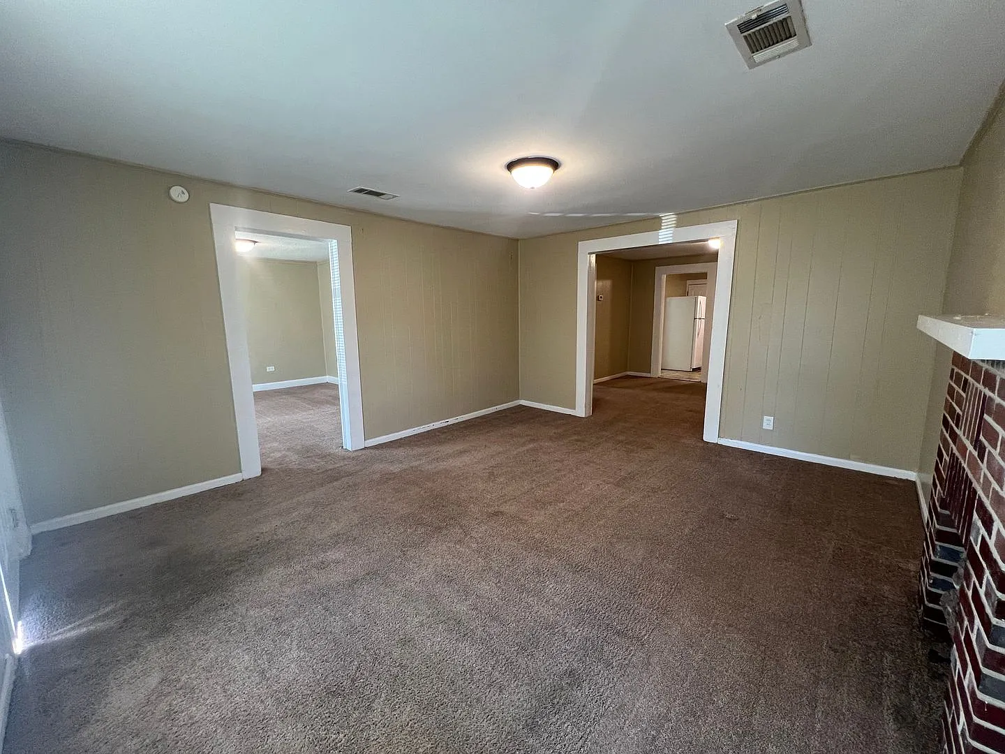 2 Bedroom 1 Bathroom Home in the West End — Photo 3