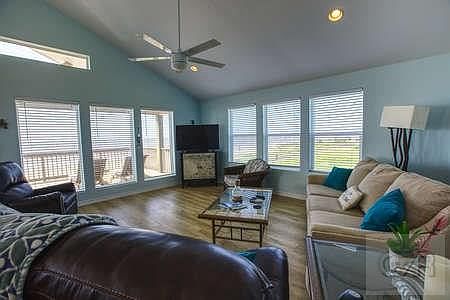 3rd image of 1387 Keith Ave