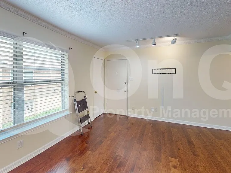 5835 Sandhurst Ln #D — Photo 5