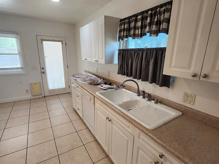404 Plaza Serena — Photo 3