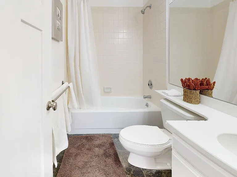 600 W 9th St #914 — Photo 35