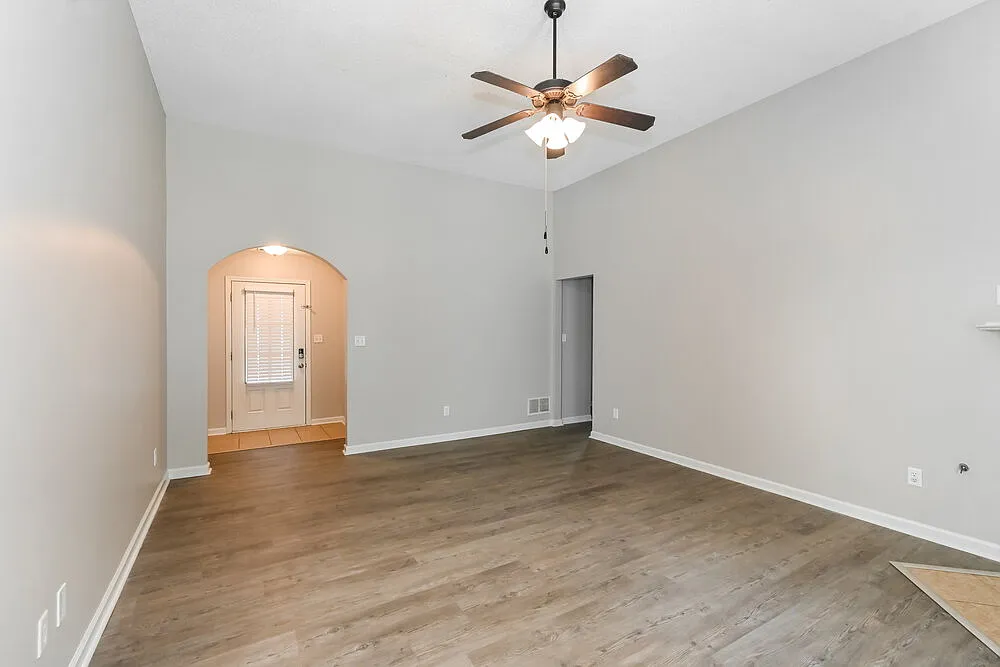 3 bed, 2.0 bath, 2011 sqft, $2,230 — Photo 4