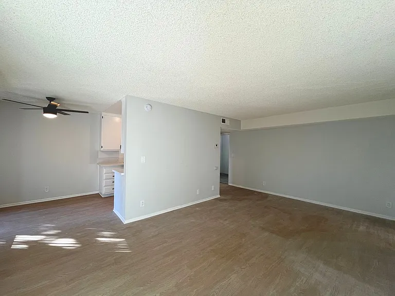 245 South Serrano Ave — Photo 79