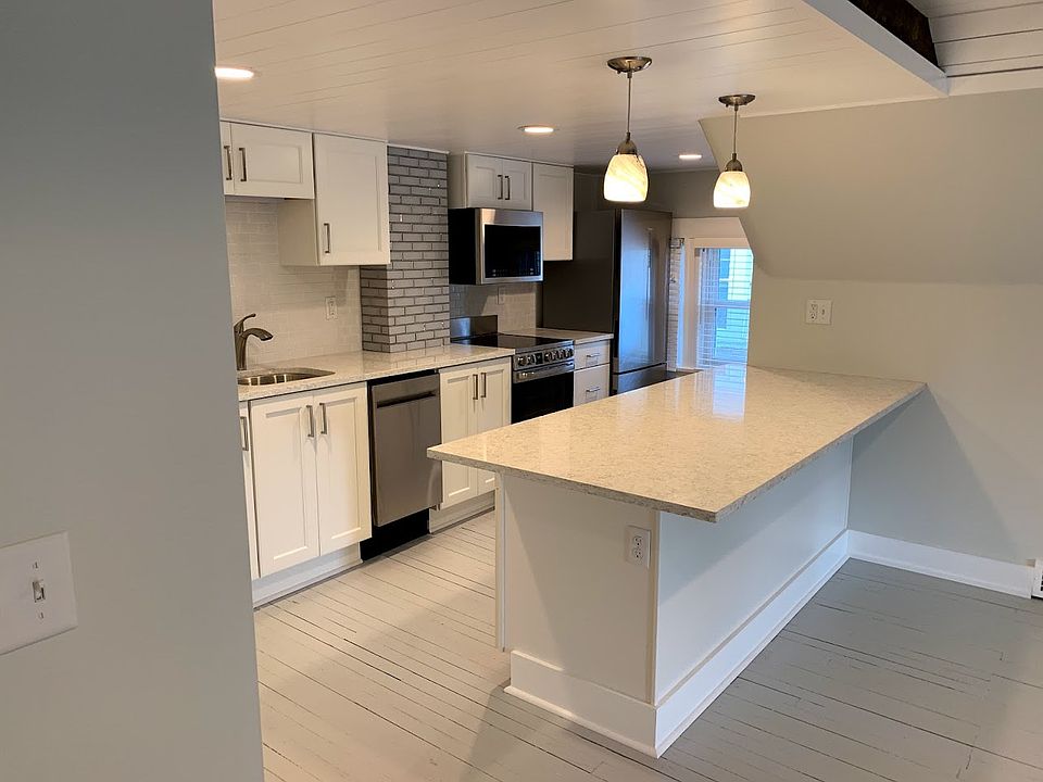 1st image of 802 Richmond Ave #3