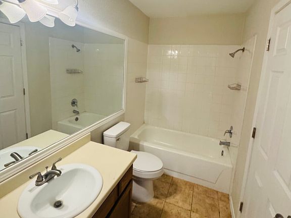 5th image of 825 Denmark Dr