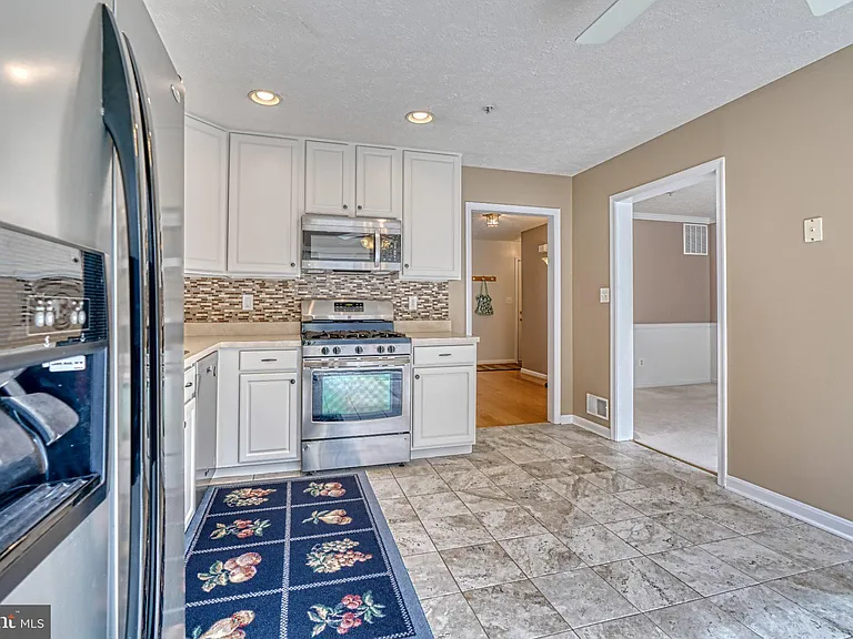206 Colgate Dr — Photo 4
