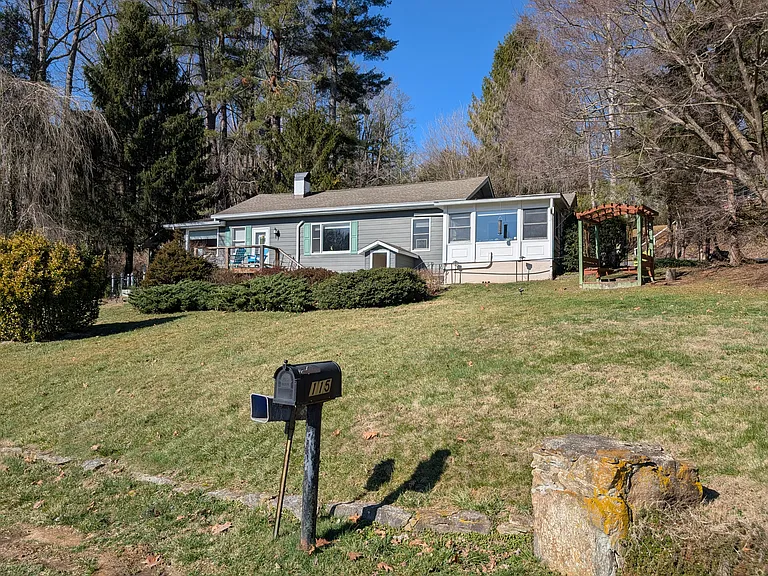 115 Lake Dr — Photo 22