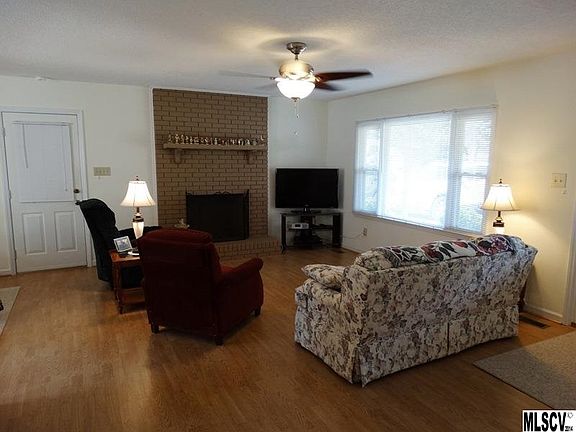 3rd image of 1316 32nd Street Ct NE
