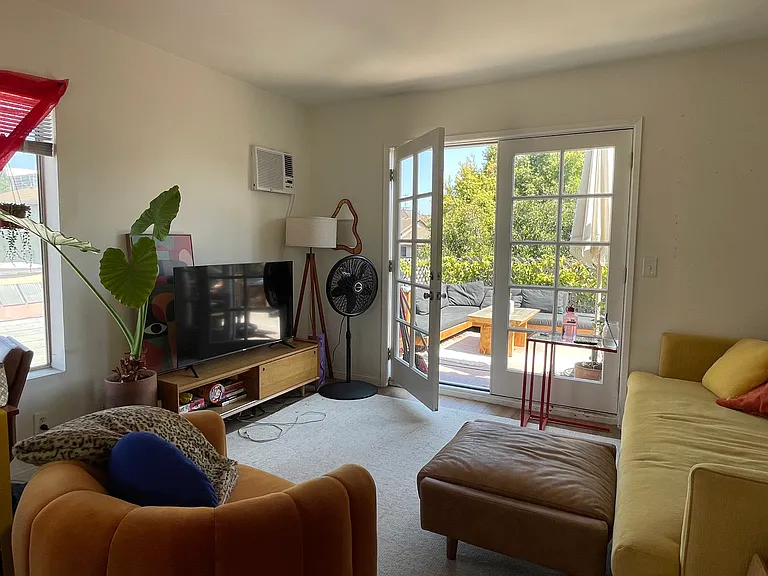 1823 Montrose St #8 — Photo 6