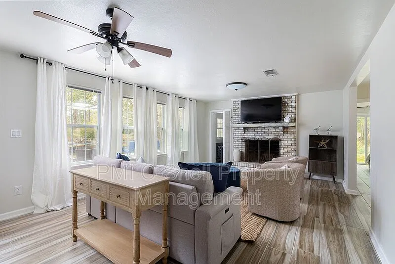 2 bed, 2.0 bath, 1217 sqft, $1,795 — Photo 3