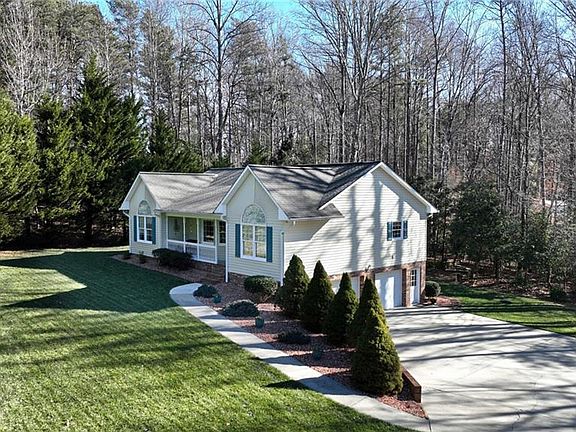 4th image of 1810 Country Club Road Ext
