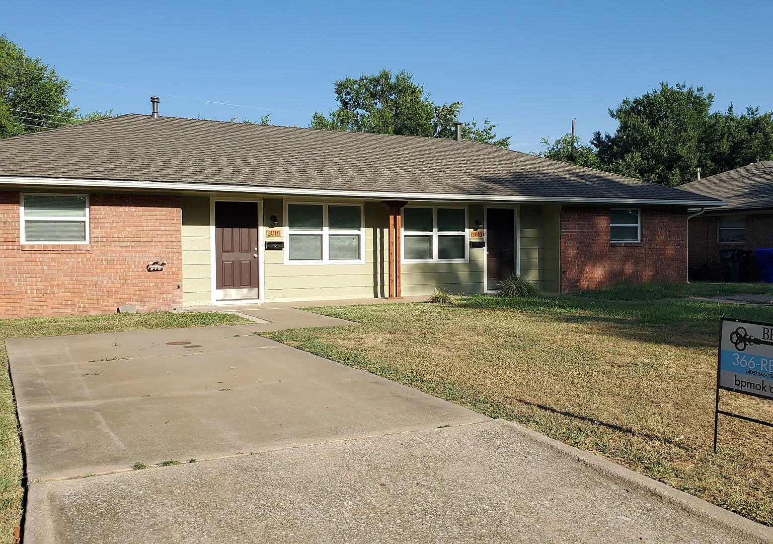 (2) Bed/(1) Bath Updated and Located just East of Campus Avail 8/11! — Photo 1
