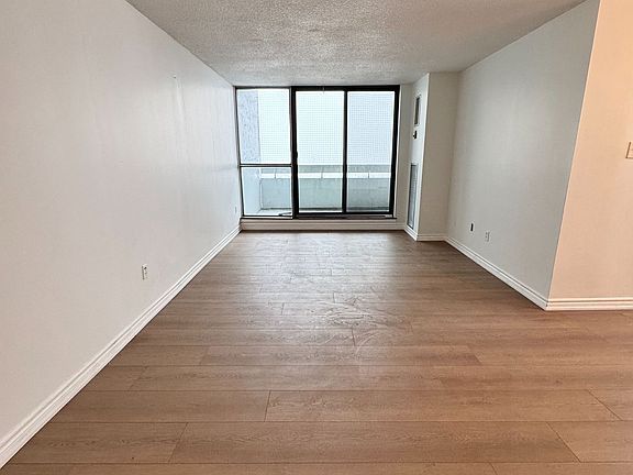 5th image of 15 Kensington Rd #1912