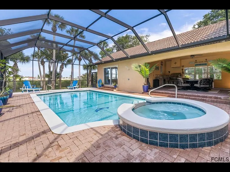 7 S Riverwalk Dr — Photo 2
