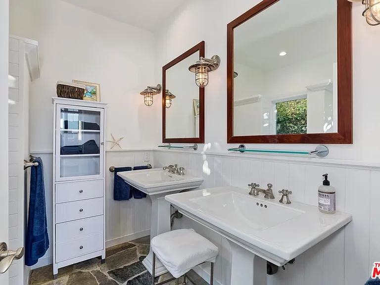 25129 Malibu Rd — Photo 40