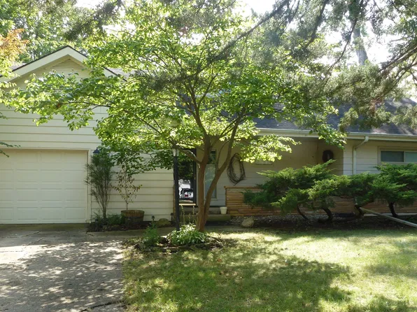 403 Buena Vista Dr, Champaign, IL 61820