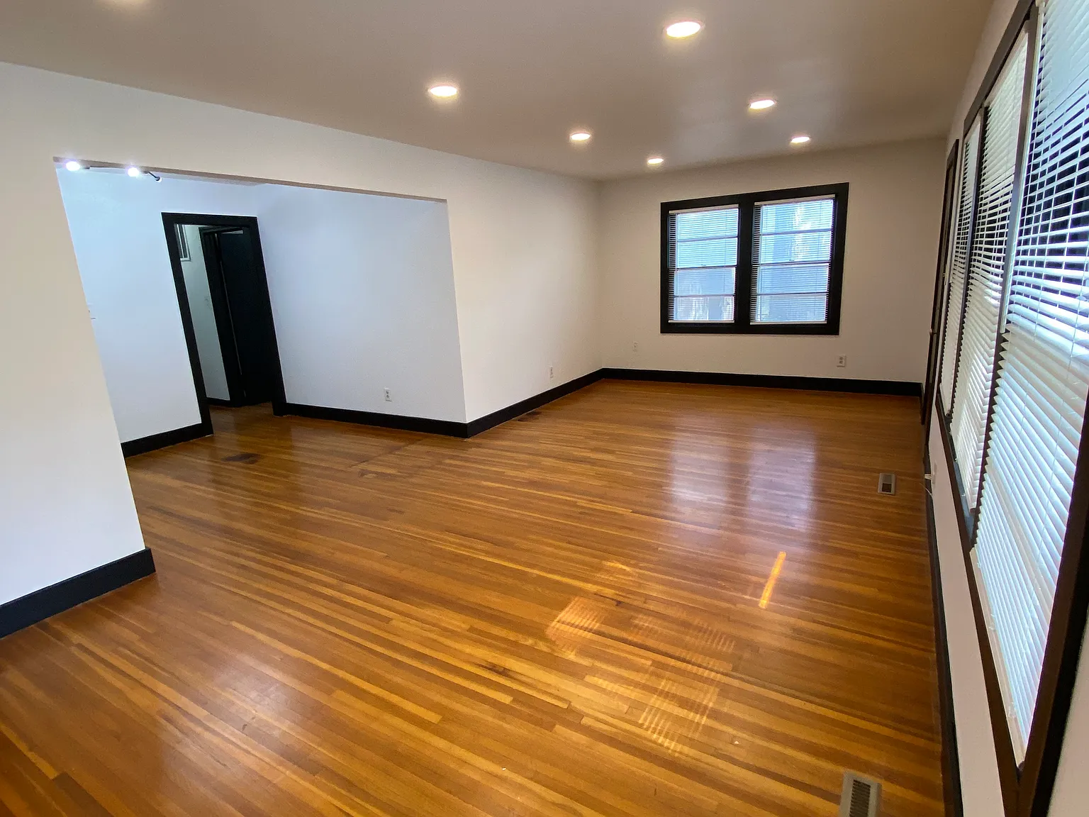 2 bed, 1800 sqft, $1,250 — Photo 3