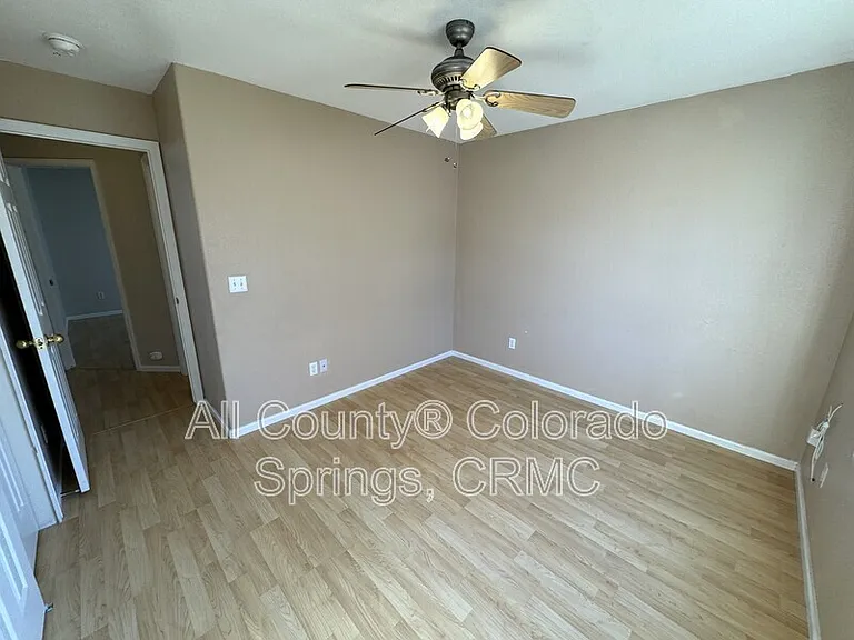 1305 Lords Hill Dr — Photo 4
