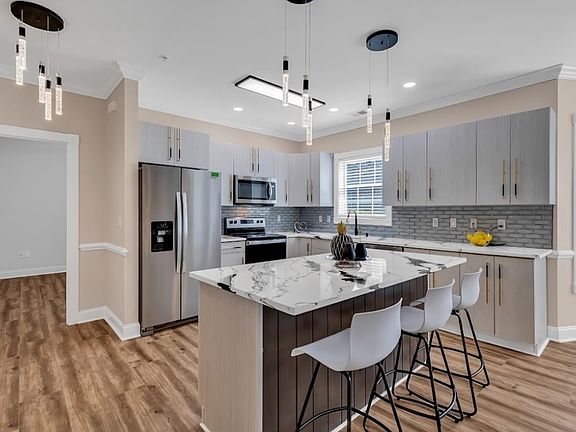 Enjoy breakfast at our breakfast bar with 3 high-rise chairs.

Myrtle Beach - Ocean, Beaches, Pool, Family, Golf, Broadway, Condo, Private