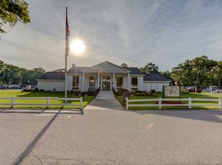 516 Courtland Ln, Muskegon, MI 49442