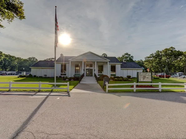 516 Courtland Ln, Muskegon, MI 49442