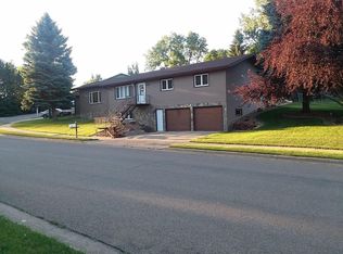 558 Lohstreter Rd NW, Mandan, ND 58554