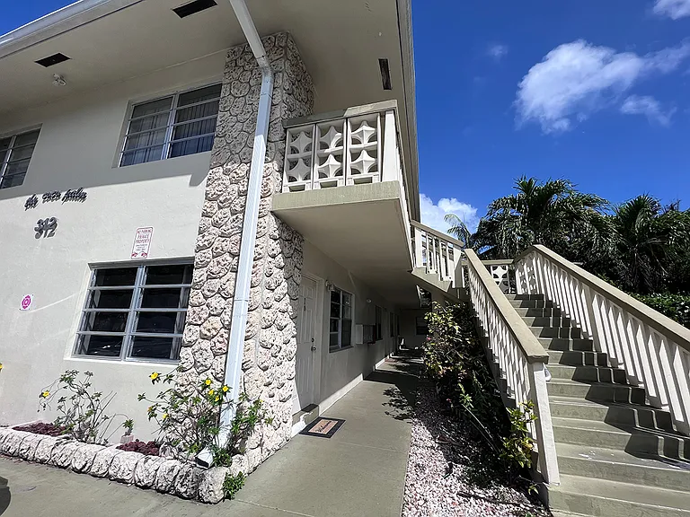 312 NE 15th Ave #10 — Photo 10